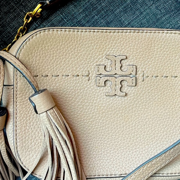 TORY BURCH Leather THEA Camera Bag Crossbody Shoulder Bag Tassels LIGHT PINK - Picture 3 of 4